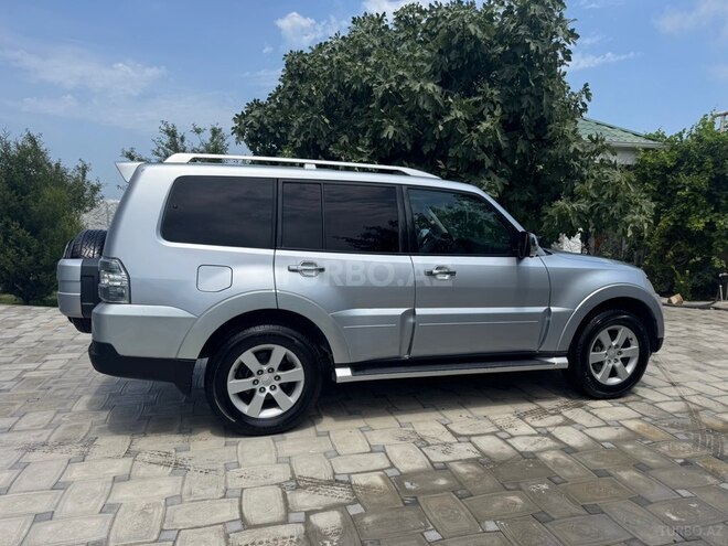 Mitsubishi Pajero-7