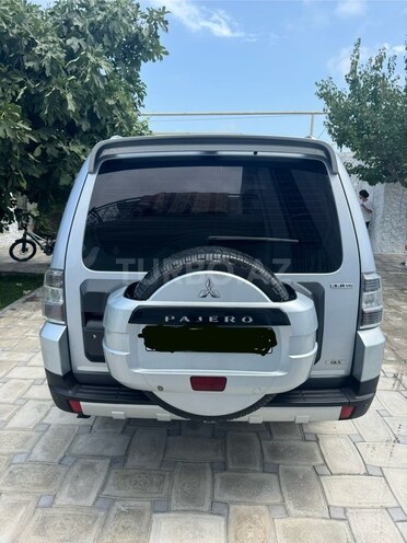 Mitsubishi Pajero-4