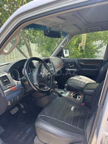 Mitsubishi Pajero-8