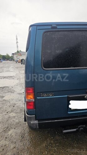 Ford Transit-8
