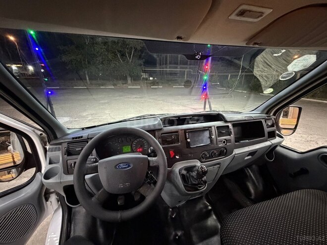 Ford Transit-14