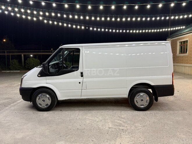 Ford Transit-10