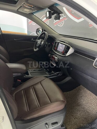 Kia Sorento-12