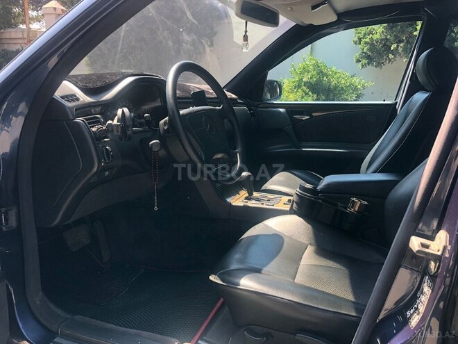 Mercedes E 280-13