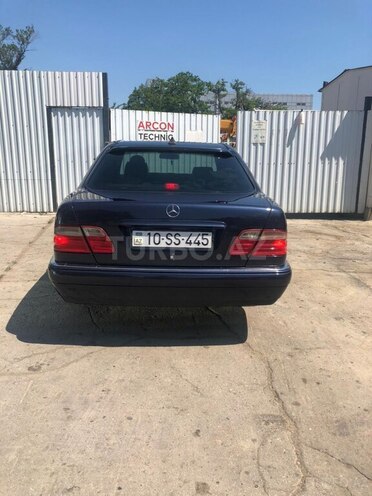 Mercedes E 280-5