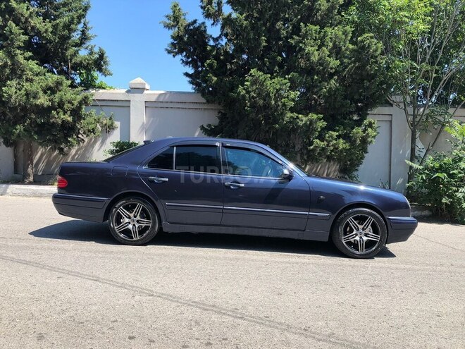 Mercedes E 280-7