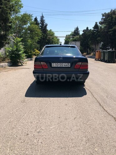 Mercedes E 280-8