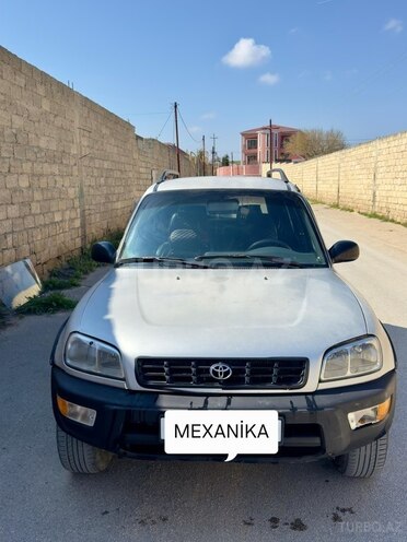 Toyota RAV4-1