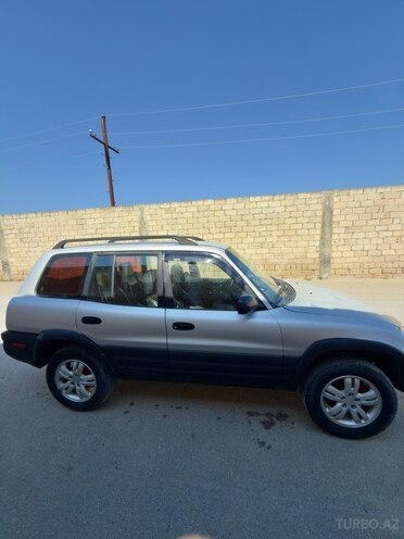 Toyota RAV4-10