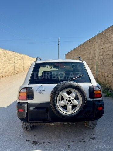Toyota RAV4-9