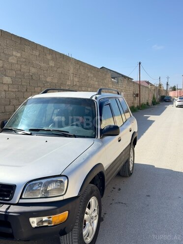 Toyota RAV4-8