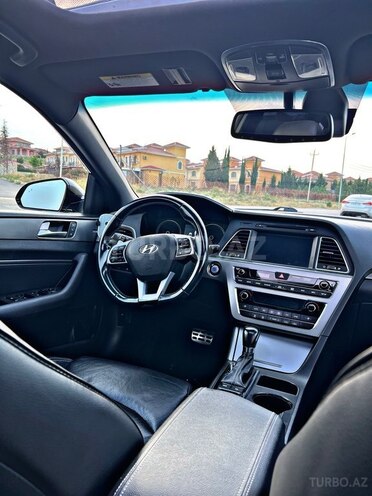 Hyundai Sonata-12