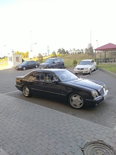 Mercedes E 320-2