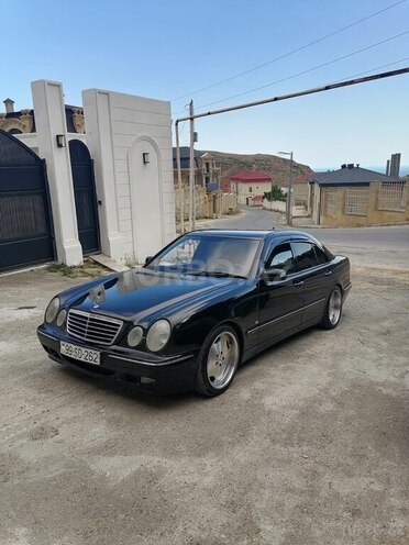 Mercedes E 320-3