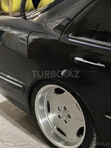 Mercedes E 320-5