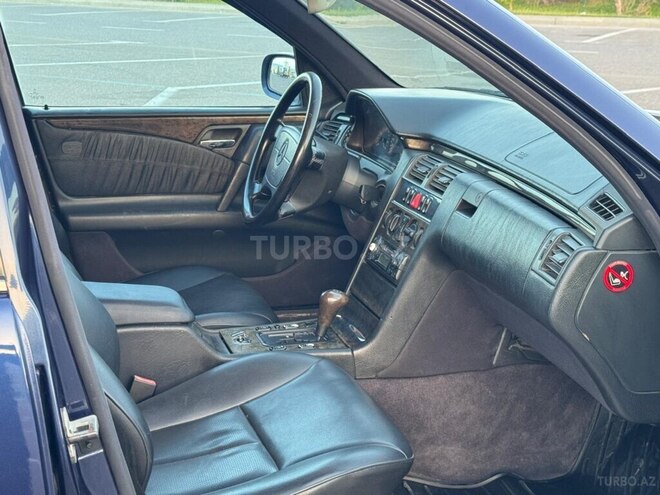Mercedes E 280-19