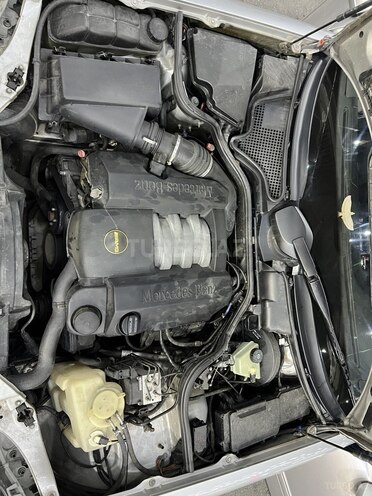Mercedes E 240-16