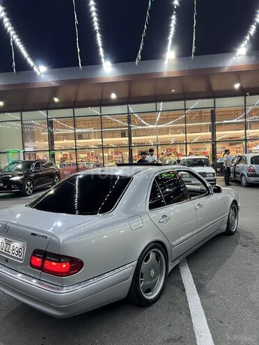 Mercedes E 240-5