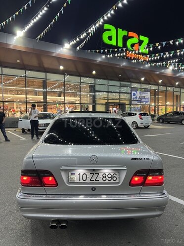 Mercedes E 240-4