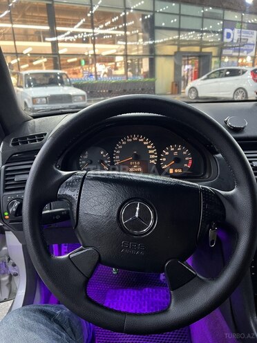 Mercedes E 240-10