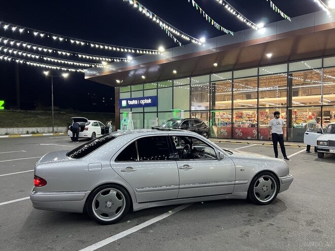 Mercedes E 240-6