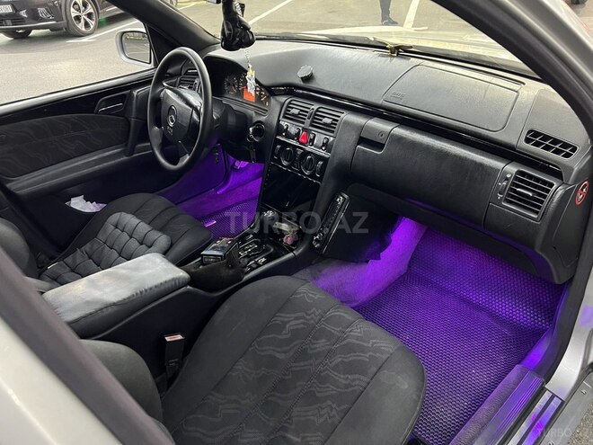 Mercedes E 240-7