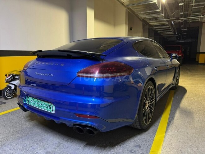 Porsche Panamera GTS-5