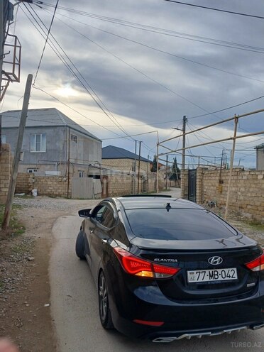 Hyundai Elantra-12