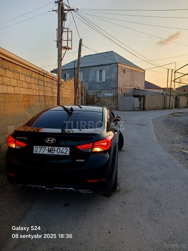 Hyundai Elantra-17