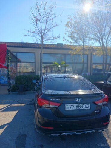 Hyundai Elantra-13