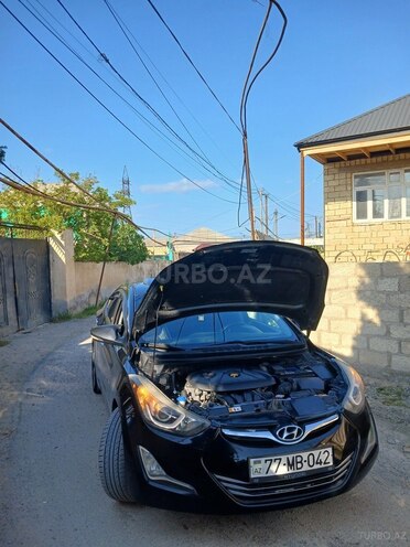 Hyundai Elantra-3