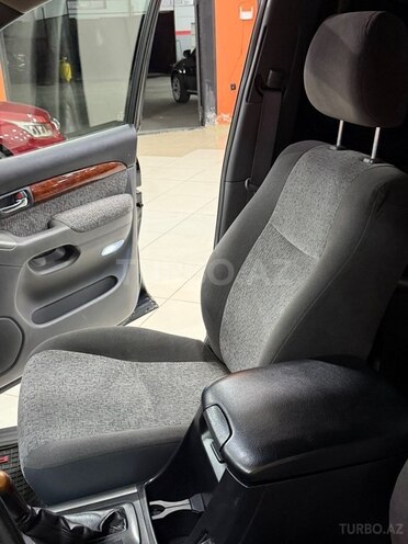 Toyota Land Cruiser Prado-25