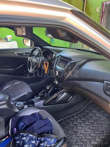 Hyundai Veloster-6