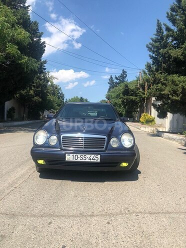 Mercedes E 280-11