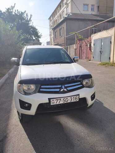 Mitsubishi L200-1