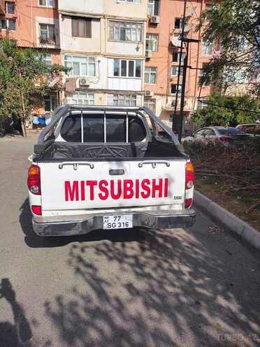 Mitsubishi L200-2
