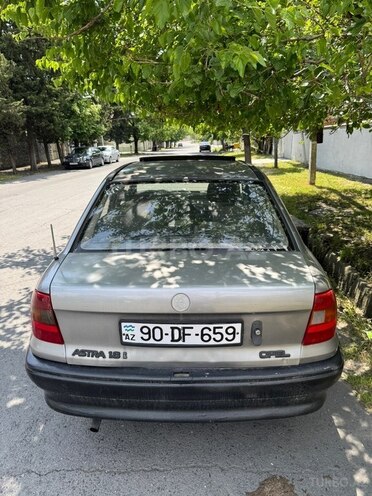 Opel Astra-2