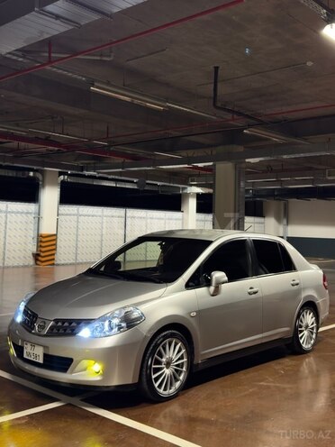 Nissan Tiida-1