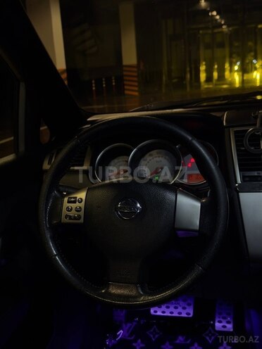 Nissan Tiida-13