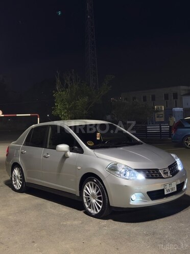 Nissan Tiida-21