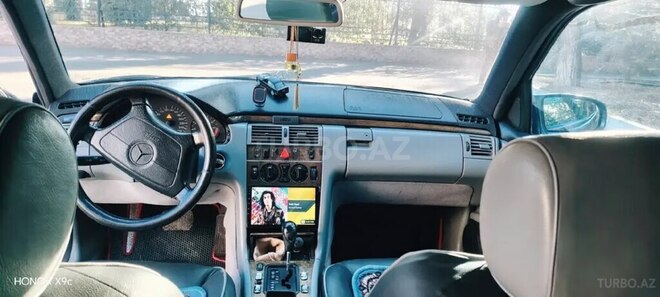 Mercedes E 280-5
