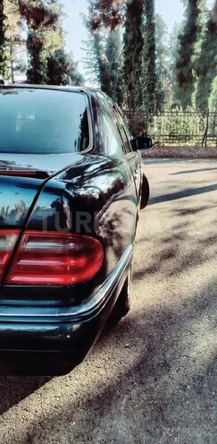 Mercedes E 280-8