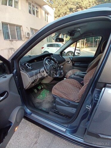 Renault Grand Scenic-13