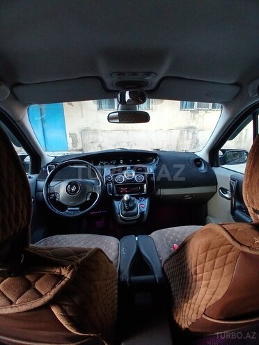 Renault Grand Scenic-12