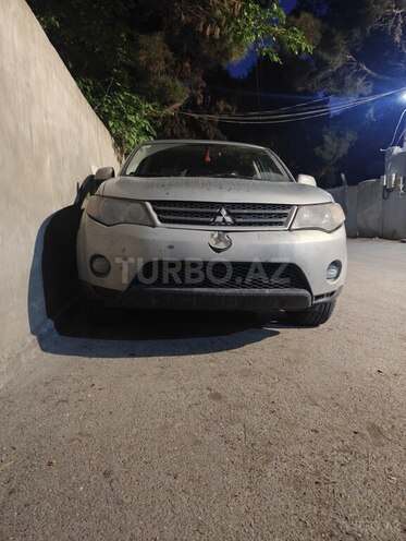 Mitsubishi Outlander-1