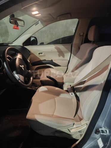 Mitsubishi Outlander-5