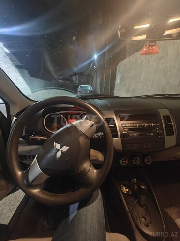 Mitsubishi Outlander-4