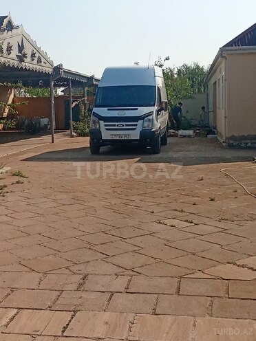 Ford Transit-7