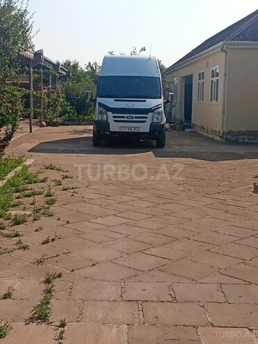 Ford Transit-8