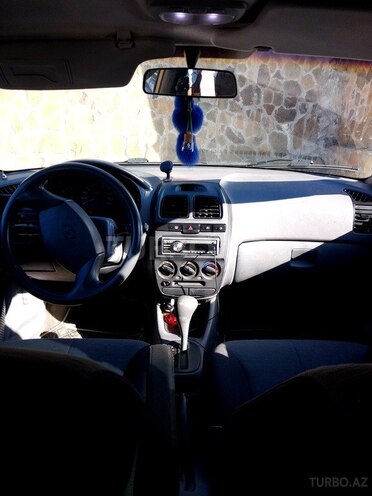 Hyundai Accent-3